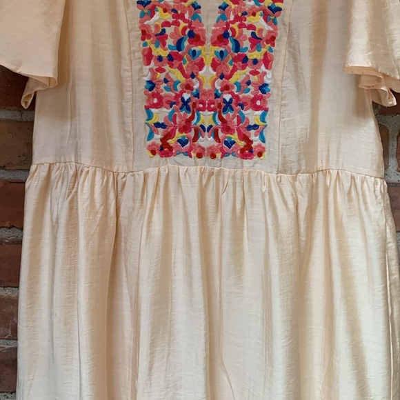 Emery Rose Dress Embroidered - Picture 2 of 14